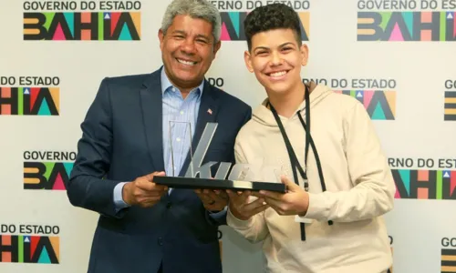 
				
					Campeão do 'The Voice Kids', Henrique Lima é recebido pelo governador da BA
				
				