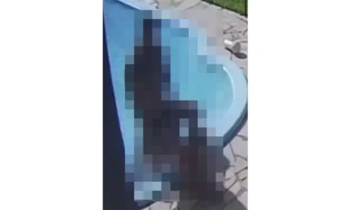 
				
					Cantor sertanejo tem vídeo de sexo em piscina vazado na web
				
				