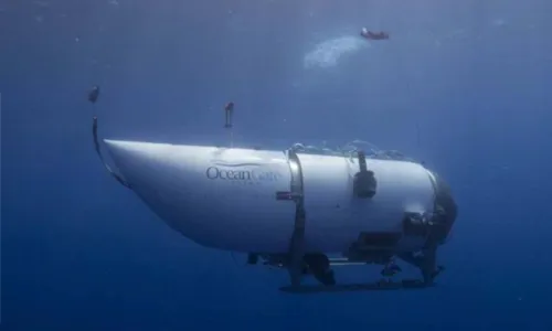 
				
					Destroços de submarino são resgatados com possíveis restos humanos
				
				