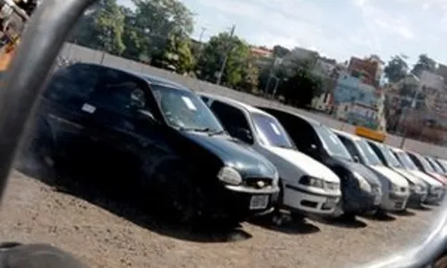 
				
					Detran-BA disponibiliza cerca de mil carros em três leilões
				
				