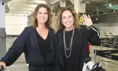 
		FOTOS: Daniela Mercury esbanja simpatia ao lado da esposa, Malu Veçosa