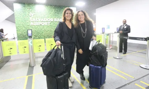 
		FOTOS: Daniela Mercury esbanja simpatia ao lado da esposa, Malu Veçosa