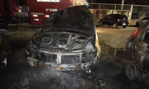 
				
					Fogueira de São João incendeia quatro carros em Jequié
				
				