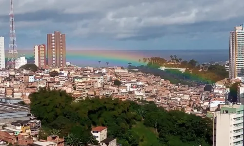 
				
					Grande arco-íris corta céu de Salvador e chama atenção; assista vídeo
				
				