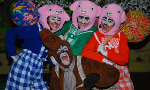 
				
					Grupo de Teatro STRIPULIA apresenta 'Os Três Porquinhos' no domingo
				
				
