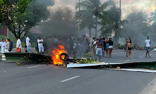 
				
					Grupo fecha Estrada do Coco após morte de menino em ação da PM
				
				