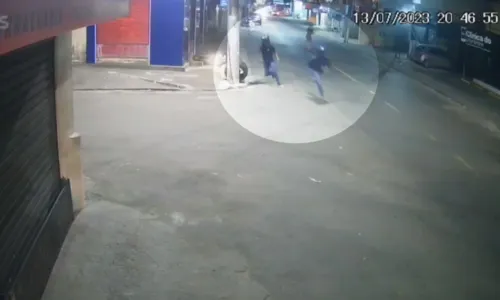 
				
					Homem atira e coloca assaltantes para correr em Lauro de Freitas
				
				