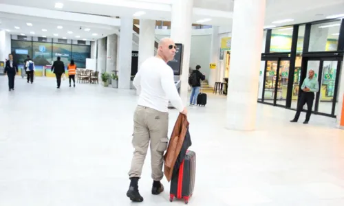 Vin Diesel brasileiro' deixa fãs alvoroçados em aeroporto do Rio