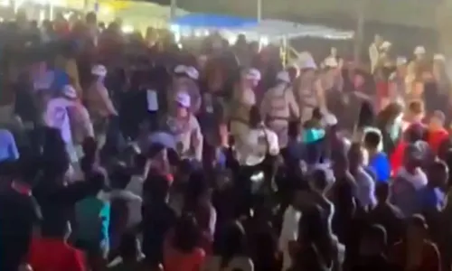 
				
					Homem é flagrado agredindo PM com soco no rosto na Bahia; veja vídeo
				
				