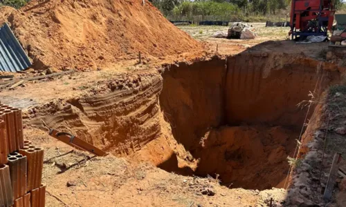 
				
					Homem morre soterrado após parede de escavação desmoronar na Bahia
				
				