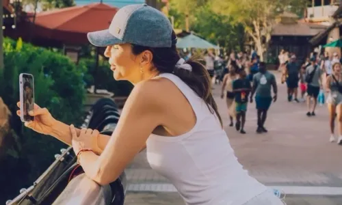 
				
					Ivete Sangalo mostra passeio em parque da Universal: 'Com a família'
				
				