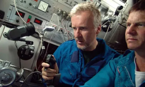
				
					James Cameron, diretor de 'Titanic', mergulhou 33 vezes para ver destroços
				
				