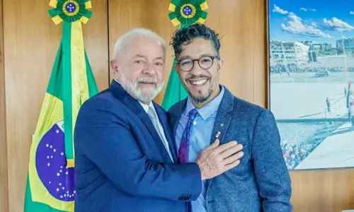 
				
					Jean Wyllys assume cargo na comunicação do governo Lula
				
				