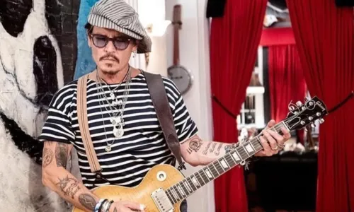
				
					Johnny Depp é encontrado desacordado e banda cancela shows
				
				