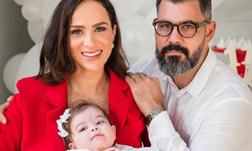 
				
					Juliano Cazarré comemora primeiro ano da filha após dificuldades
				
				