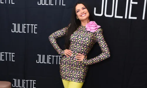
				
					Juliette aposta em vestido florido coladinho no corpo para show; fotos
				
				