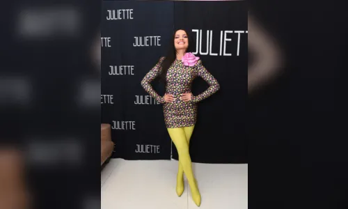 
		Juliette aposta em vestido florido coladinho no corpo para show; fotos