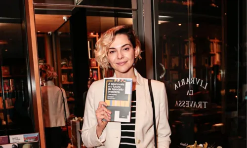 
		Lançamento de livro reúne atores de novelas brasileiras; veja fotos
