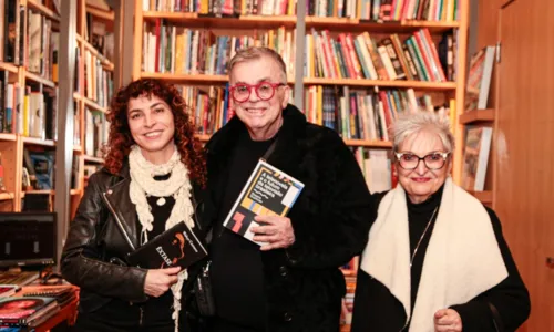 
		Lançamento de livro reúne atores de novelas brasileiras; veja fotos