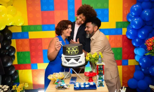 
				
					Levi Asaf, o Marcelino de 'Amor Perfeito', recebe famosos em aniversário
				
				