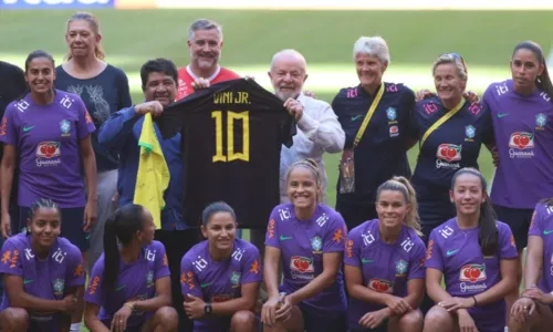 
				
					Lula defende investimento no futebol para mulheres
				
				