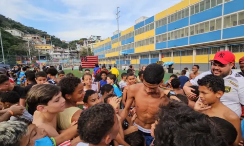 
				
					Luva de Pedreiro joga partida da Taça das Favelas no Vidigal
				
				