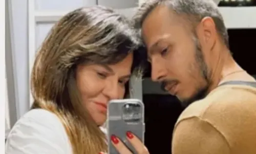 
				
					Mãe de Isis Valverde termina namoro com jovem 24 anos mais novo
				
				