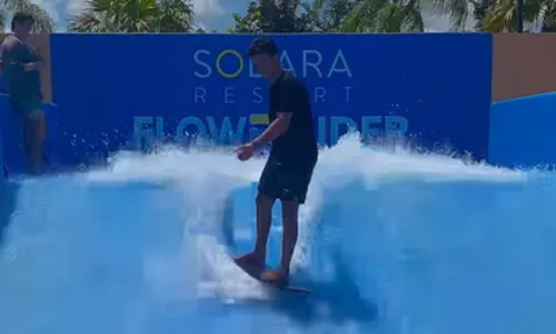 
				
					Marcelinho Sangalo impressiona com habilidades em piscina de ondas
				
				