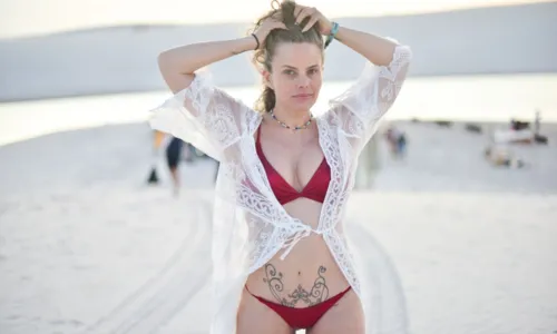 
				
					Maria Cândida deixa tatuagem íntima à mostra ao curtir destino paradisíaco
				
				