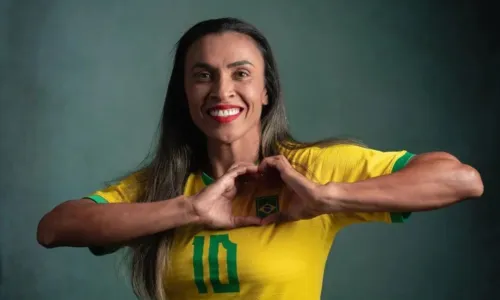 
				
					Marta se emocionou antes de jogo da Copa, diz ex-jogadora Milene Domingues
				
				