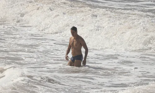 
				
					Mateus Solano mostra demais em dia de praia no Rio de Janeiro
				
				