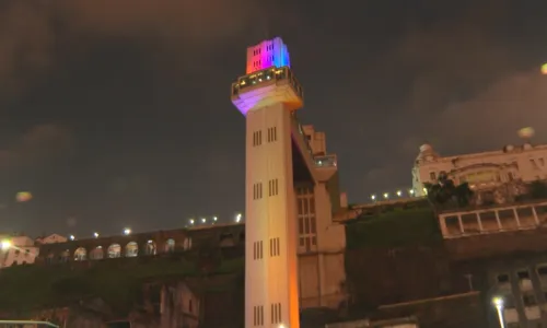 
				
					Monumentos de Salvador ficam coloridos para o Dia do Orgulho LGBT+
				
				