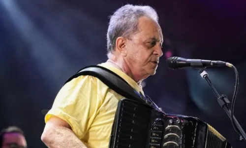 
				
					'Não vão ouvir', diz Flávio José durante desabafo em show na Paraíba
				
				