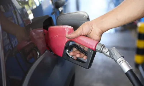 
				
					Preço da gasolina sobe e combustível fica mais caro em Salvador
				
				
