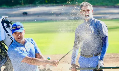 
				
					Tadeu Schmidt exibe novo físico em partida de golfe; veja fotos
				
				