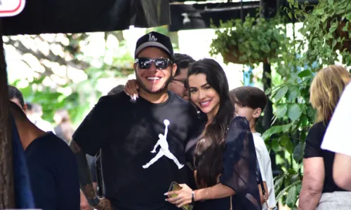 
				
					Tierry e namorada são vistos em clima de romance em São Paulo; fotos
				
				