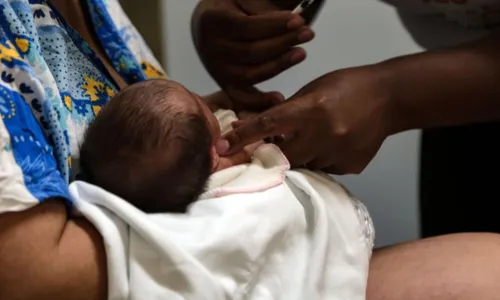 
				
					Vacinação contra poliomielite é retomada em Salvador na segunda (12)
				
				