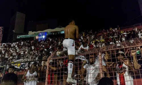 
		Vitória vence Sport e assume liderança da Série B