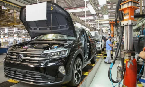 
				
					Volkswagen suspende produção de carros no país
				
				