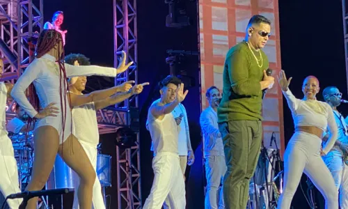 
				
					Xanddy Harmonia faz show histórico na Orla da Boca do Rio, em Salvador
				
				