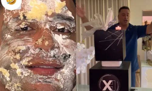 
				
					Xanddy leva 'torta na cara' durante festa de aniversário com família
				
				