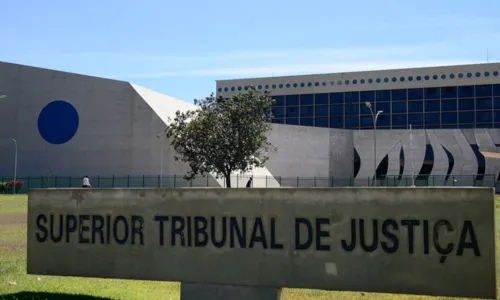 
				
					Defesa de Robinho pede ao STJ tradução de condenação
				
				