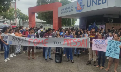 Estudantes da Uneb protestam para que Justiça e Governo resolvam