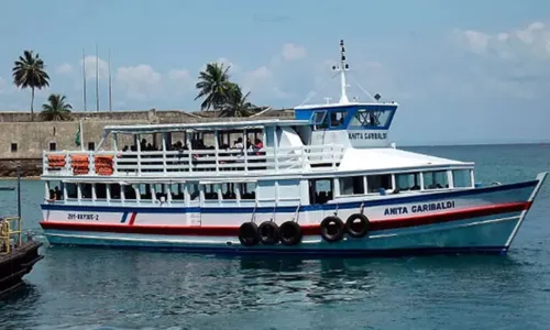 
				
					Travessia Salvador-Mar Grande opera com 10 embarcações no feriado
				
				
