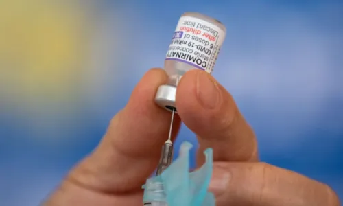 
				
					Vacina bivalente para pessoas com 12 anos começa na segunda
				
				