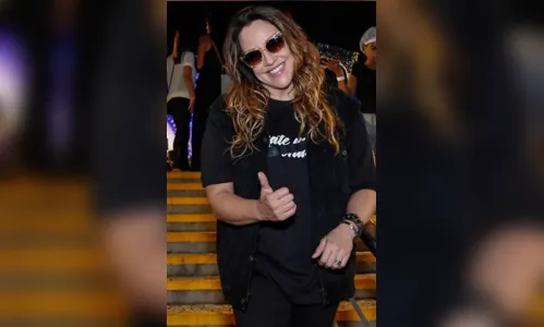 
				
					Ex-namoradas, Ana Carolina e Letícia Lima curtem show no RJ
				
				