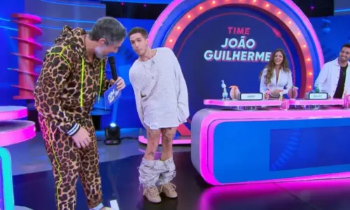 
				
					João Guilherme abaixa as calças em programa e assusta Mion; veja
				
				