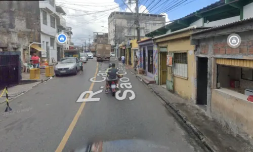 
				
					Mototaxista é morto a tiros após ser retirado de casa em Salvador
				
				