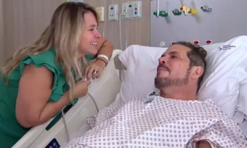 
				
					Conrado desabafa sobre luta contra câncer: 'Sangramento intenso'
				
				