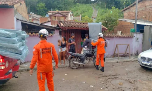 
				
					Enchentes no sul da Bahia deixam mais de 8 mil pessoas desalojadas
				
				